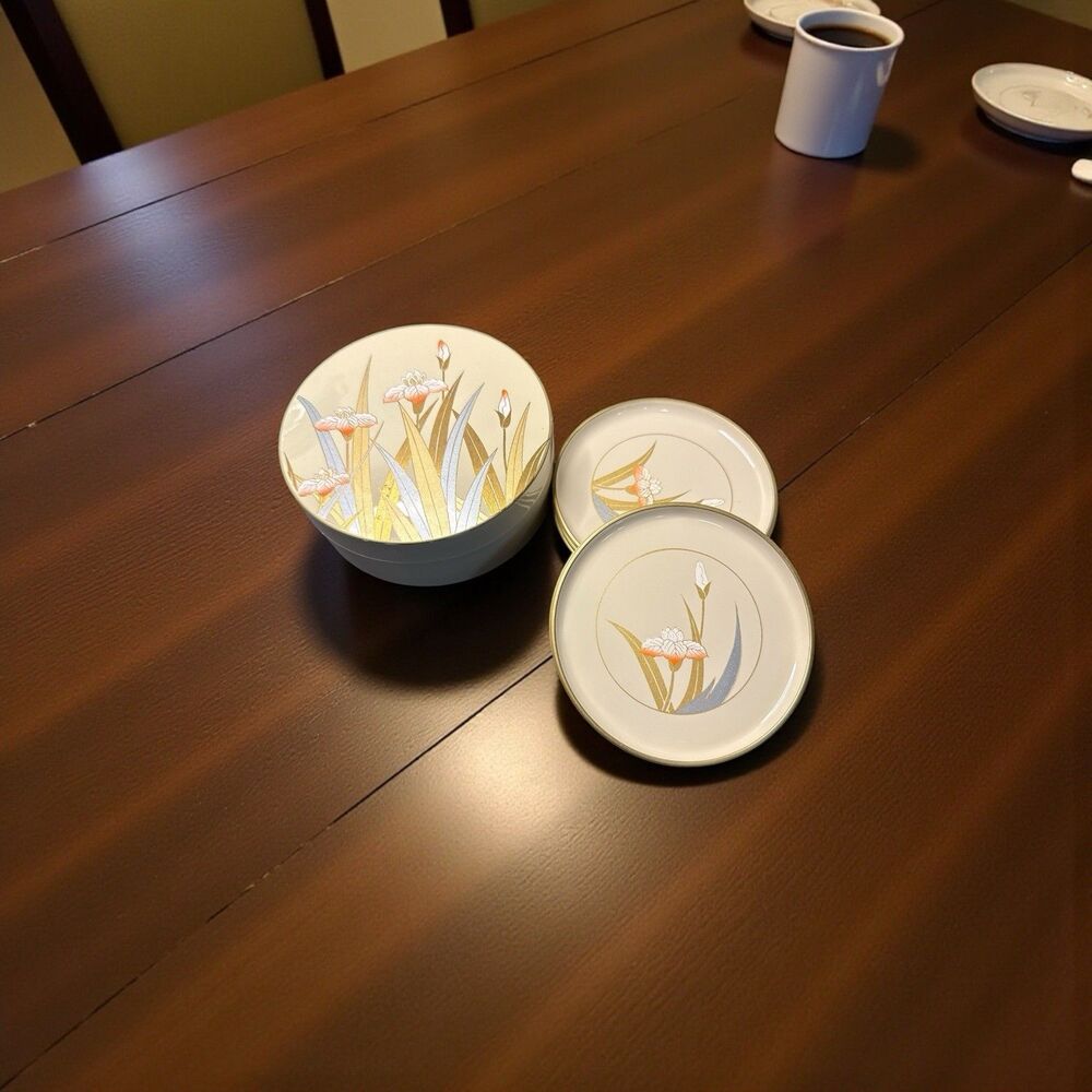 Vintage Otagiri Cream Colored Lacquered Iris Box With 6 Coasters Plates